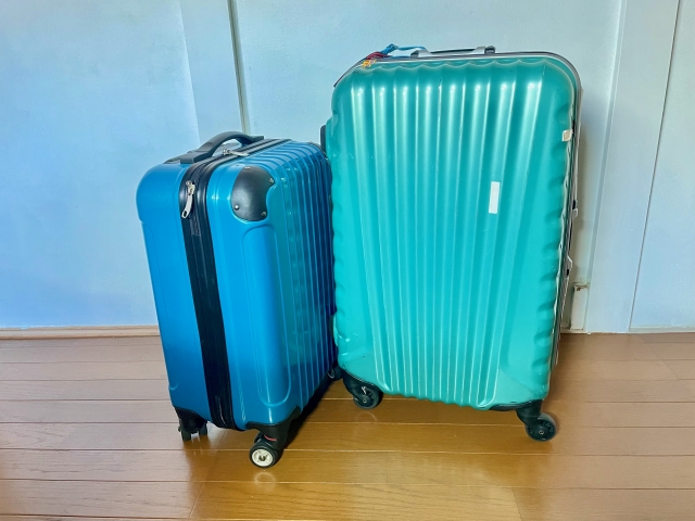 100均で“今すぐ”直す！スーツケースキャスターゴムの応急処置法【旅先でもOK】